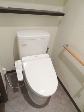 スッキリ落ち着いたトイレ空間に スッキリ落ち着いたトイレ空間に